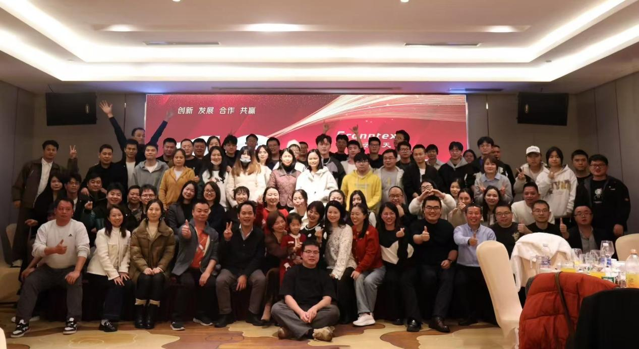 樱桃免费视频全体员工合照